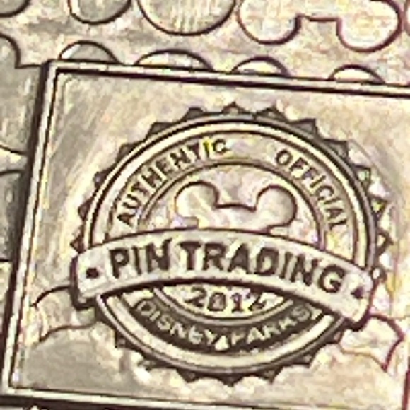 Disney Pirates of the Caribbean Skull Keychain - Picture 6 of 7